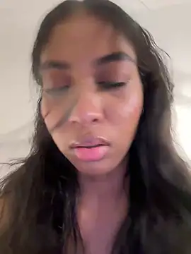 Snapshot of IamCrystal2 chatting on April 2026 04:46:01 AM IamCrystal2 online show from April 2026 04:46:01 AM