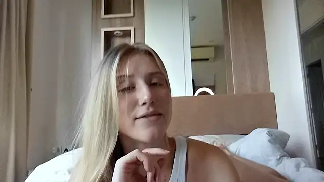 Snapshot of ArianaMur chatting on March 2026 01:11:01 AM ArianaMur online show from March 2026 01:11:01 AM