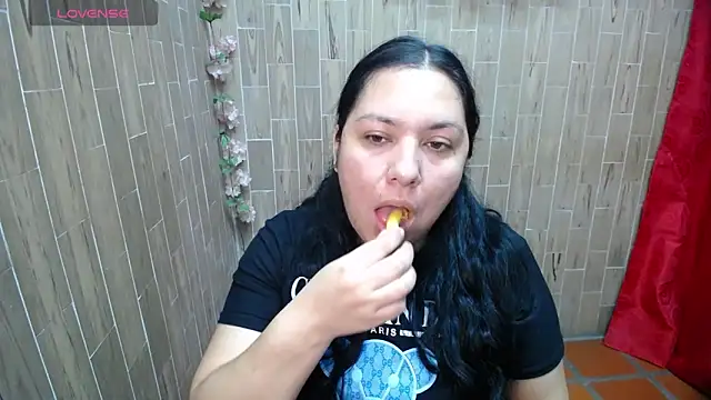 solyeria online show from February 2026 07:18:01 AM