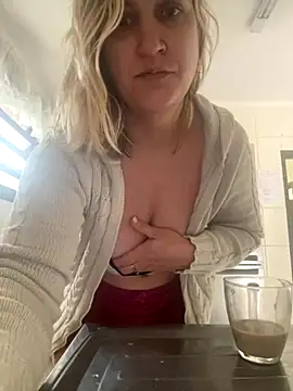 Snapshot of Bia_sexynovaes chatting on October 2025 11:19:01 AM Bia sexynovaes online show from October 2025 11:19:01 AM