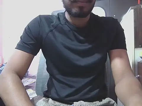 Snapshot of KissesBoyAD chatting on October 2025 05:28:01 PM KissesBoyAD online show from October 2025 05:28:01 PM