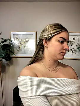 imlindapink online show from September 2025 04:17:01 PM