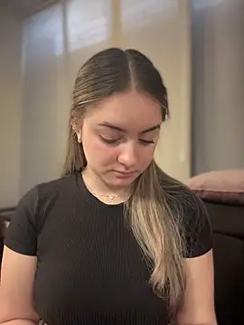 imlindapink online show from November 2025 01:55:01 PM