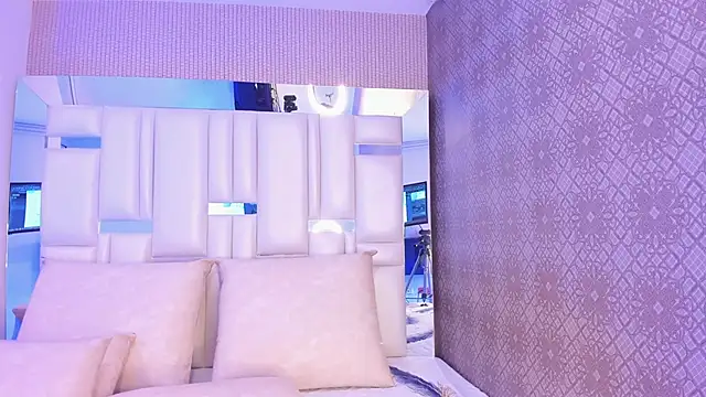 Snapshot of Valery_Foxx_ chatting on December 2024 12:11:01 PM Valery Foxx online show from December 2024 12:11:01 PM