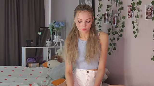 norakisses online show from April 2026 07:22:01 AM