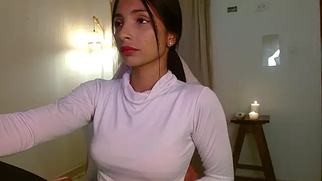 Snapshot of AnnitaSerna_ chatting on April 2026 03:50:02 AM AnnitaSerna online show from April 2026 03:50:02 AM