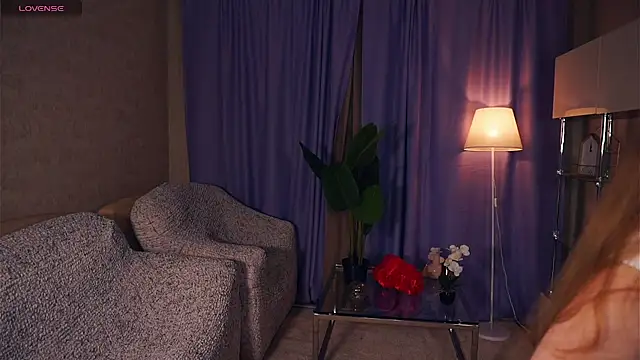 EsmaCarll online show from January 2025 08:15:01 PM