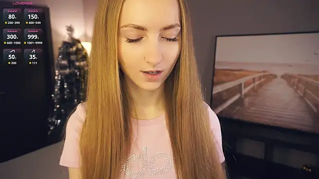 EsmaCarll online show from December 2025 08:27:02 PM