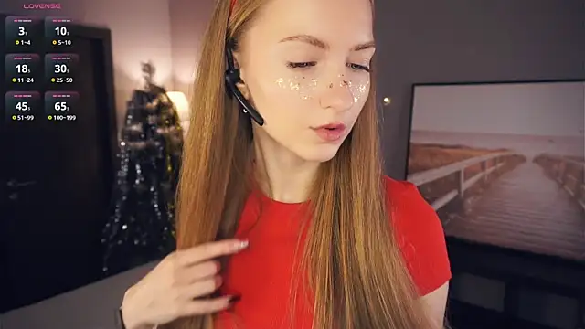 EsmaCarll online show from December 2025 08:17:01 PM