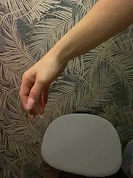 Snapshot of BlueEyesCarole chatting on December 2024 07:26:02 PM BlueEyesCarole online show from December 2024 07:26:02 PM