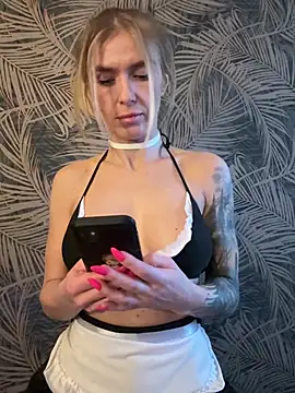 Snapshot of BlueEyesCarole chatting on March 2025 04:02:01 PM BlueEyesCarole online show from March 2025 04:02:01 PM