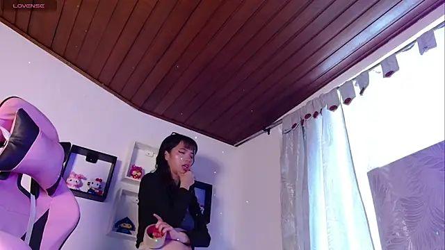 evie cloud online show from December 2025 04:14:01 PM