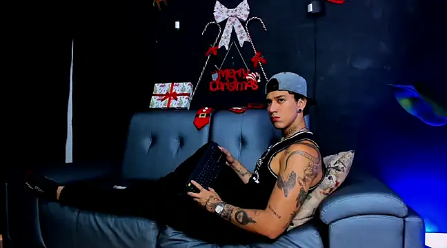 JUSTIN FULLER1 online show from December 2024 01:51:01 PM