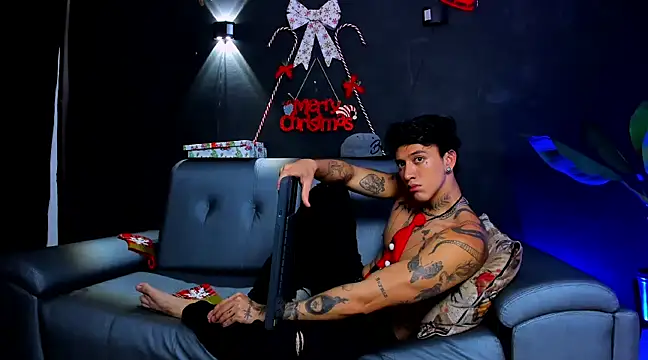 JUSTIN FULLER1 online show from December 2024 05:00:01 PM