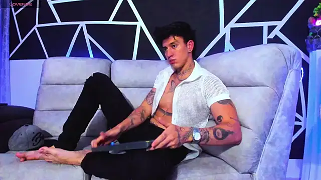 JUSTIN FULLER1 online show from February 2025 01:02:01 AM