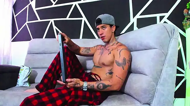 JUSTIN FULLER1 online show from February 2025 06:24:02 PM