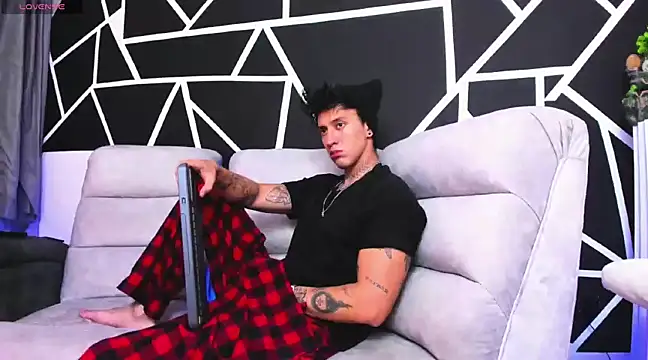 JUSTIN FULLER1 online show from February 2025 01:58:02 AM