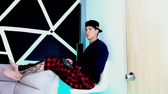 JUSTIN FULLER1 online show from October 2025 06:30:01 PM