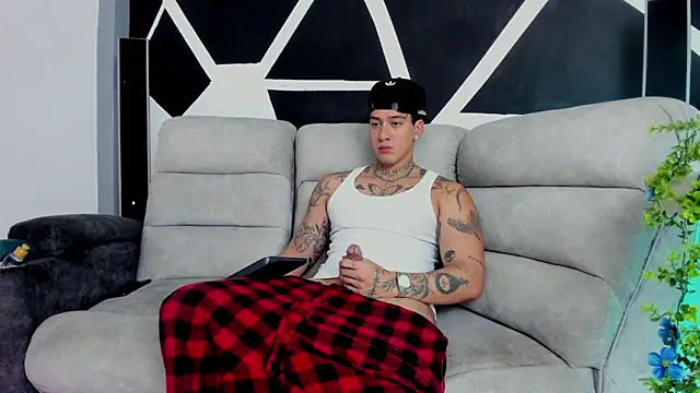 JUSTIN FULLER1 online show from November 2025 04:40:01 PM