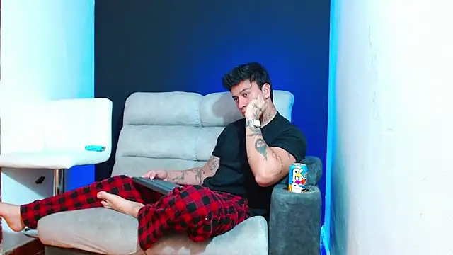 JUSTIN FULLER1 online show from February 2026 10:17:02 PM