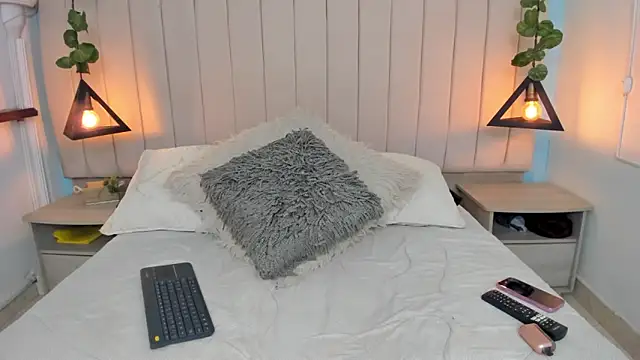 JulianaWaldo online show from February 2025 01:11:02 PM