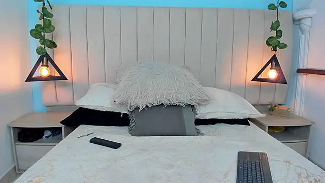 JulianaWaldo online show from February 2025 01:09:02 PM