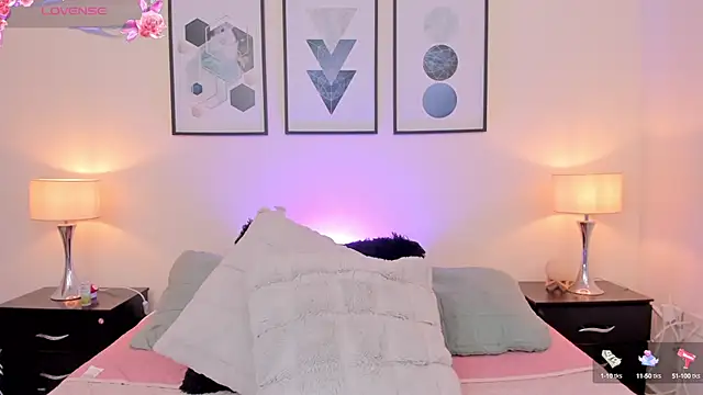 JulianaWaldo online show from September 2025 01:11:02 PM