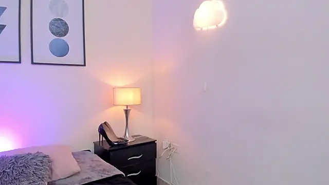 JulianaWaldo online show from November 2025 03:25:01 PM