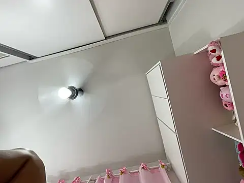 lariic online show from March 2025 02:30:01 AM