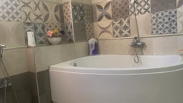 Snapshot of emylolo9 chatting on December 2024 12:44:02 PM emylolo9 online show from December 2024 12:44:02 PM