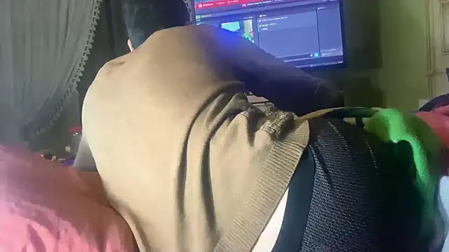 Snapshot of emylolo9 chatting on December 2024 10:25:02 PM emylolo9 online show from December 2024 10:25:02 PM