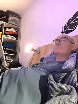 bogland33 online show from November 2025 07:41:02 PM