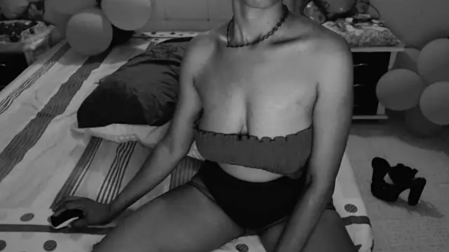 Snapshot of SashaBrianna99 chatting on February 2025 06:18:02 AM SashaBrianna99 online show from February 2025 06:18:02 AM