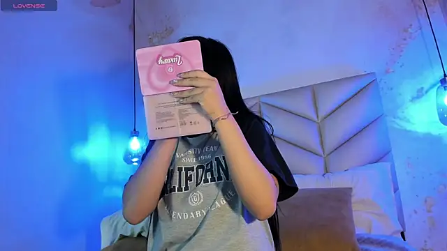 AuroraFiore online show from February 2025 08:00:02 PM