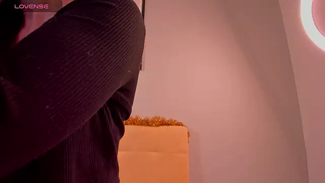 Snapshot of Sophiaa_sensual chatting on December 2025 01:43:02 AM Sophiaa sensual online show from December 2025 01:43:02 AM