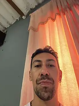 Snapshot of dantedesirexx chatting on February 2025 09:18:01 PM dantedesirexx online show from February 2025 09:18:01 PM