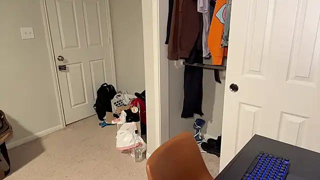 Snapshot of DaddydayDrinkzz chatting on February 2025 07:15:02 AM DaddydayDrinkzz online show from February 2025 07:15:02 AM