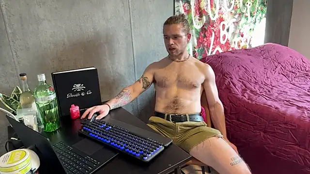 Snapshot of DaddydayDrinkzz chatting on March 2025 11:03:02 PM DaddydayDrinkzz online show from March 2025 11:03:02 PM