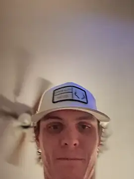 Snapshot of devinshd chatting on March 2025 05:46:02 AM devinshd online show from March 2025 05:46:02 AM