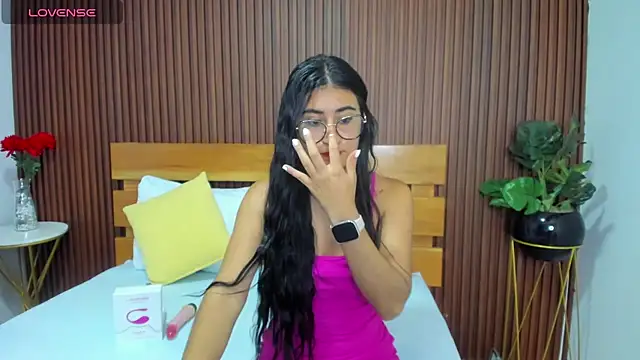 Snapshot of evelin_leroy chatting on February 2025 12:11:01 PM evelin leroy online show from February 2025 12:11:01 PM