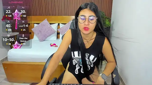 Snapshot of evelin_leroy chatting on March 2025 12:04:02 PM evelin leroy online show from March 2025 12:04:02 PM