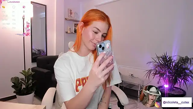 Snapshot of Niicoleta chatting on October 2025 07:32:02 PM Niicoleta online show from October 2025 07:32:02 PM