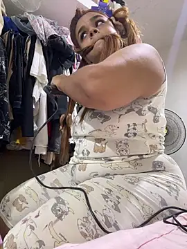 Evabigass online show from June 2026 07:49:01 PM