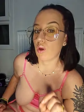 lindsay 33off online show from February 2026 06:04:01 PM