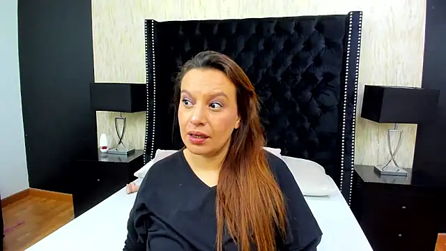 Snapshot of RoxieJackson chatting on January 2025 11:48:01 AM RoxieJackson online show from January 2025 11:48:01 AM