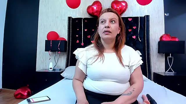 Snapshot of RoxieJackson chatting on February 2025 09:37:02 PM RoxieJackson online show from February 2025 09:37:02 PM