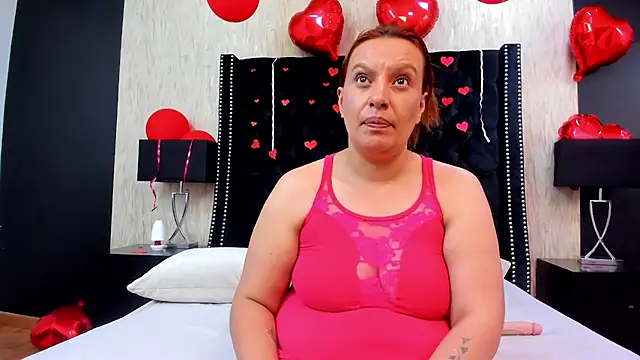 Snapshot of RoxieJackson chatting on February 2025 05:01:01 PM RoxieJackson online show from February 2025 05:01:01 PM