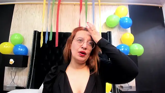 Snapshot of RoxieJackson chatting on September 2025 11:47:01 AM RoxieJackson online show from September 2025 11:47:01 AM