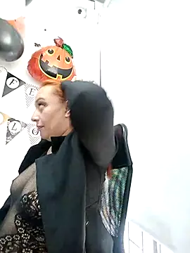 Snapshot of RoxieJackson chatting on October 2025 01:01:02 PM RoxieJackson online show from October 2025 01:01:02 PM