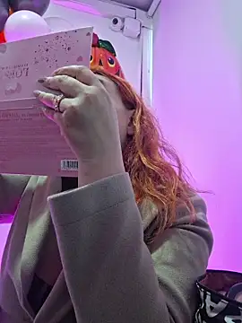 Snapshot of RoxieJackson chatting on October 2025 11:42:01 AM RoxieJackson online show from October 2025 11:42:01 AM